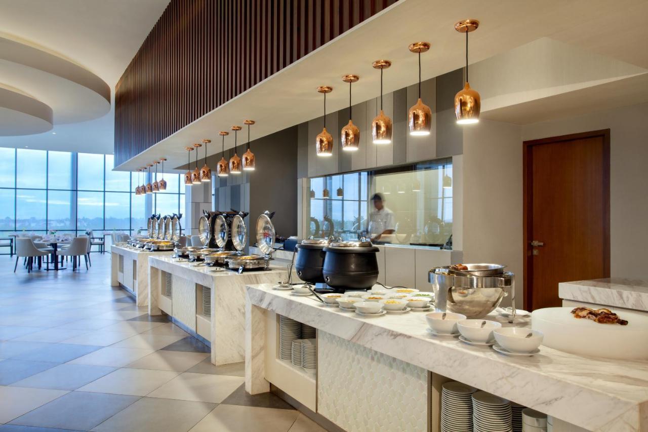 Wyndham Opi Hotel Palembang Buitenkant foto