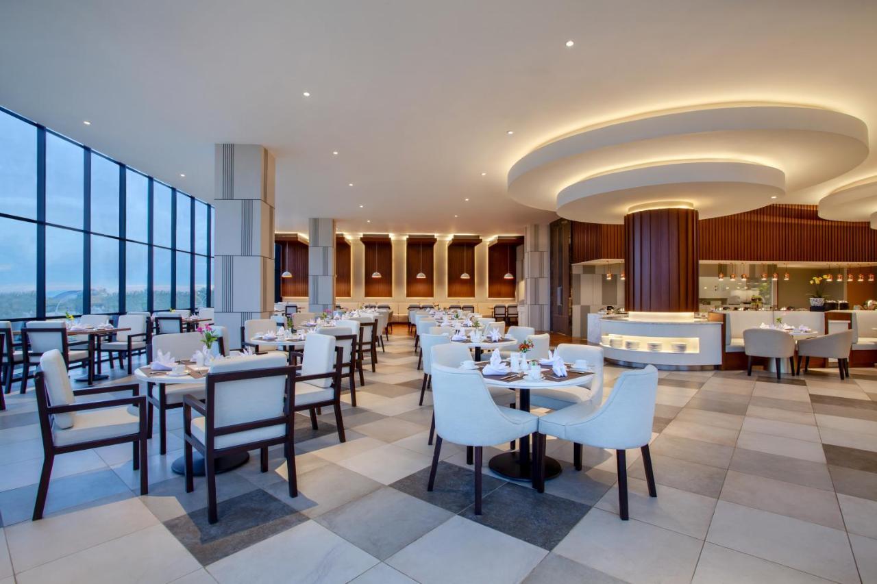 Wyndham Opi Hotel Palembang Buitenkant foto