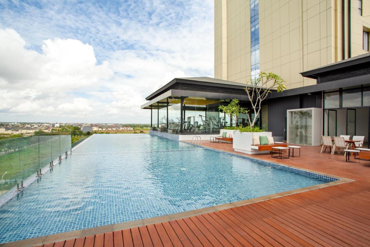 Wyndham Opi Hotel Palembang Buitenkant foto