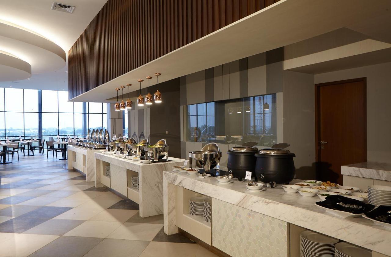 Wyndham Opi Hotel Palembang Buitenkant foto