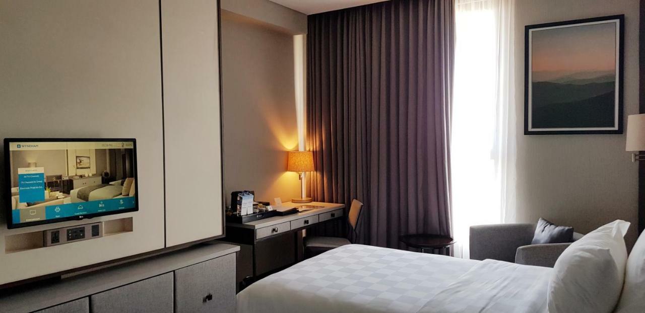 Wyndham Opi Hotel Palembang Buitenkant foto